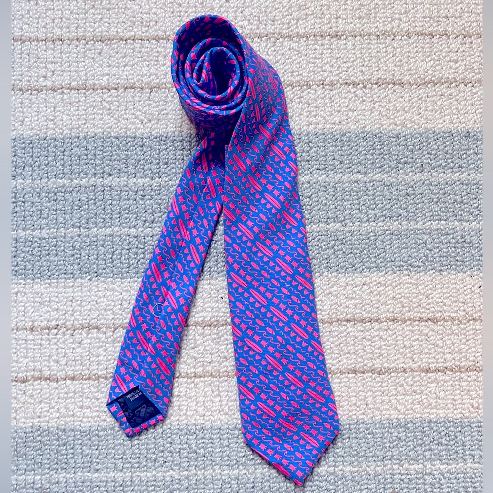 Vineyard Vines Kids Tie in Blue with Pink Whale Pattern